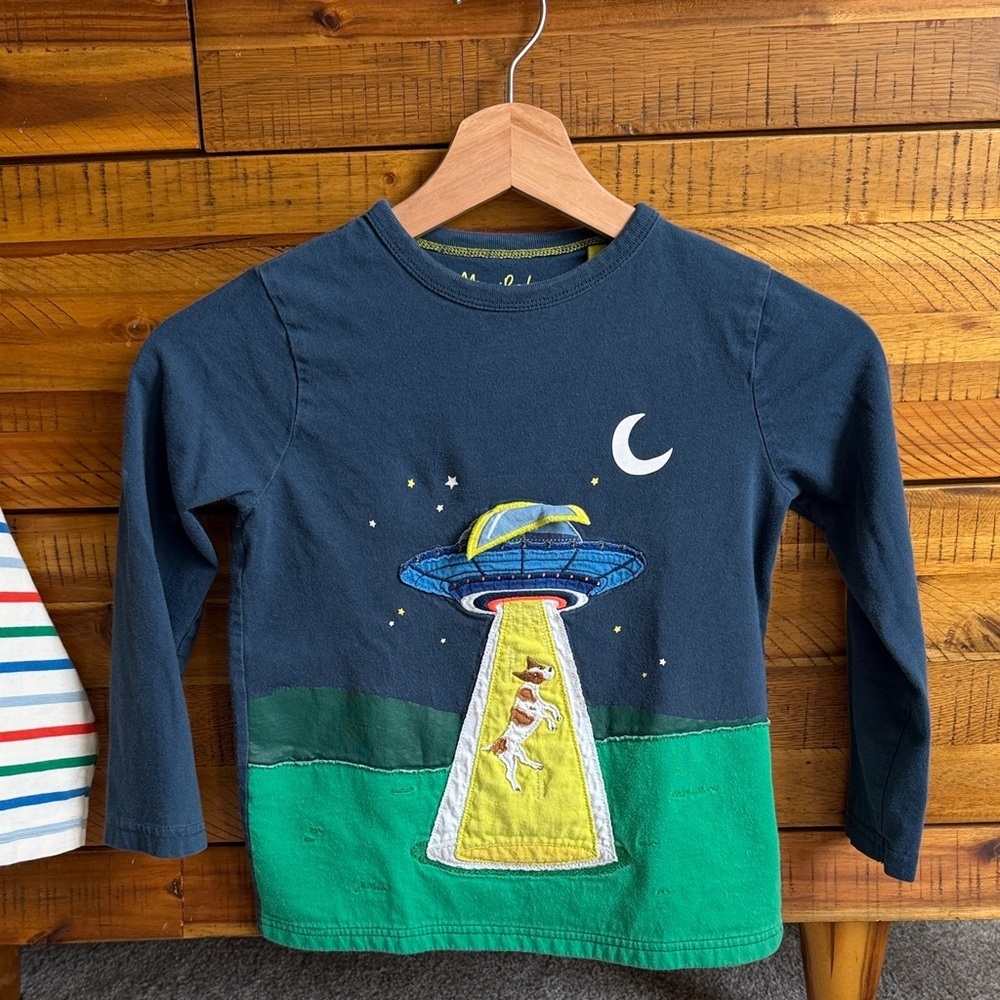 Mini Boden Kids Long-Sleeve UFO Dog Appliqué Tee - Navy & Green